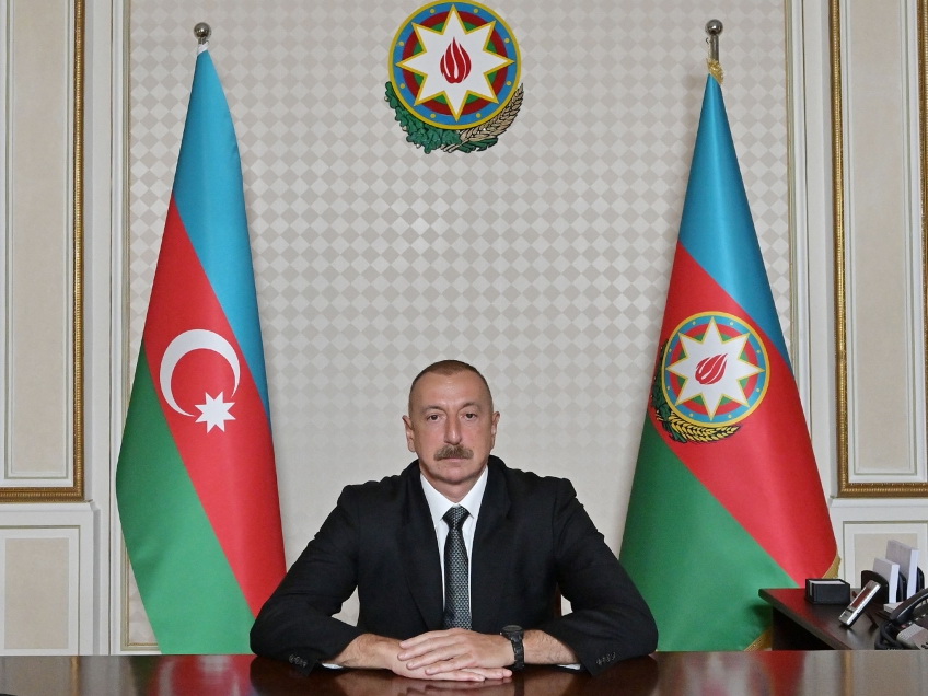 Ильхам Алиев поздравил учителей, студентов, учащихся с Днем знаний - ВИДЕО