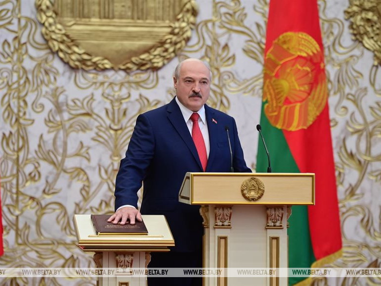 Лукашенко вступил в должность президента Беларуси - ФОТО