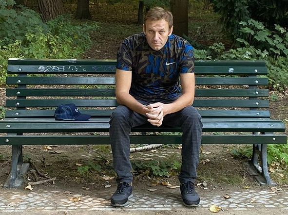 Навальный: Летом я научился ездить на вейкборде, а теперь учусь стоять на одной ноге – ФОТО