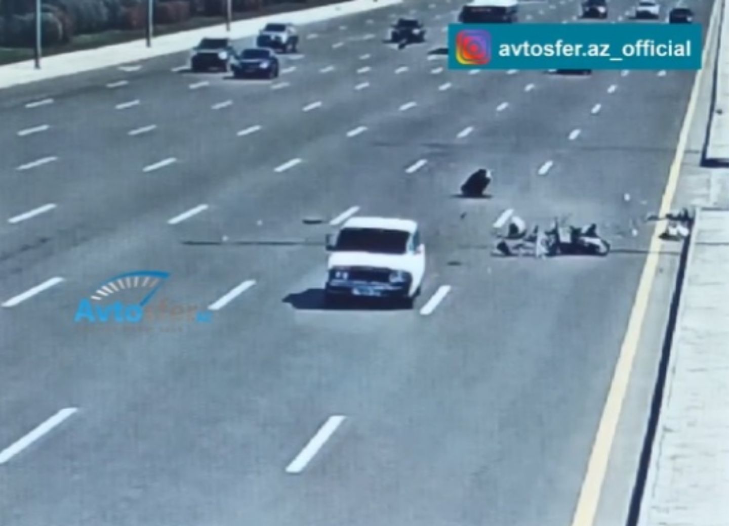 Странное ДТП: В Баку сбили мотоциклиста – ВИДЕО