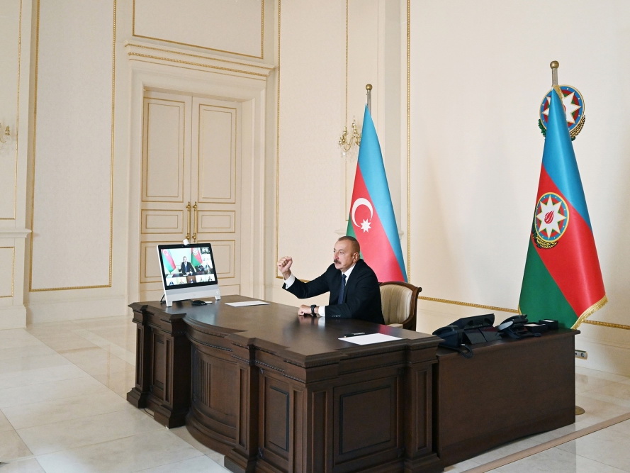 Ильхам Алиев поздравил азербайджанский народ с успешной контрнаступательной операцией нашей армии