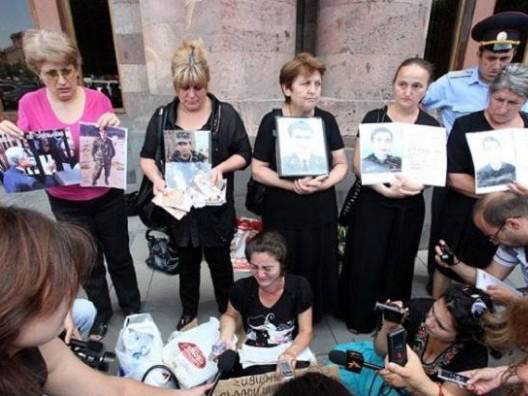 Солдатские матери Армении требуют от Пашиняна остановить войну