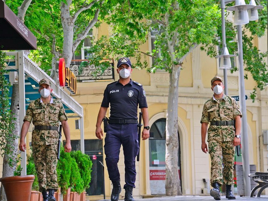 В Азербайджане вступило в силу военное положение