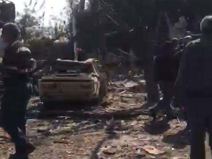 Ermənilərin atdığı raket Bərdədə restorana və məktəbin yaxınlığına düşüb - 7 nəfər yaralı var - VİDEO