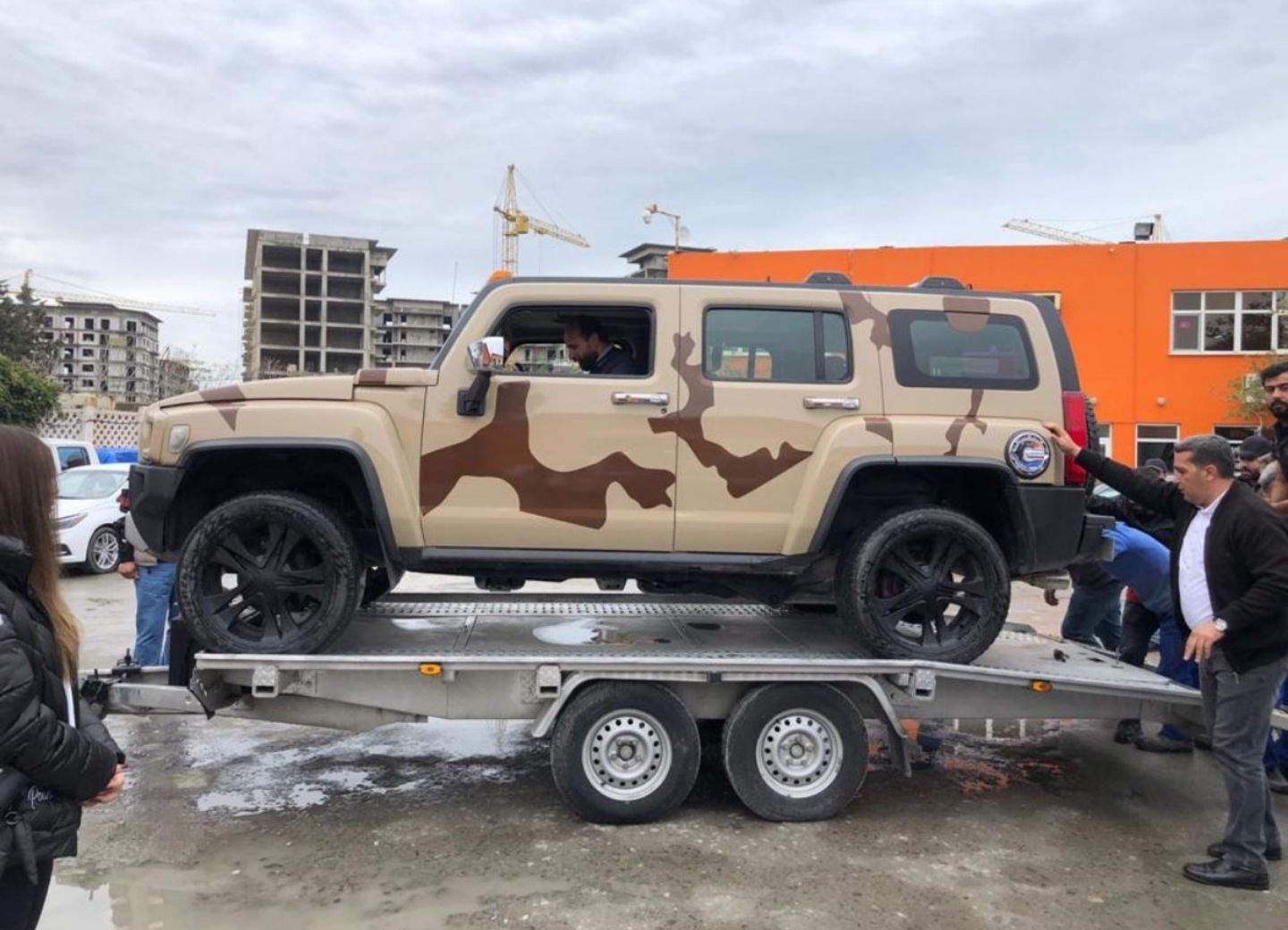 Компания Berg Energy подарила Азербайджанской армии автомобиль Hummer и  передала необходимые продукты - ФОТО - ВИДЕО | 1news.az | Новости