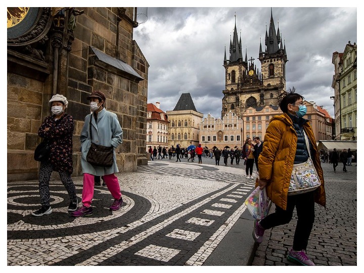 Чехия ужесточает меры по борьбе с COVID-19: Вновь закрываются школы и рестораны