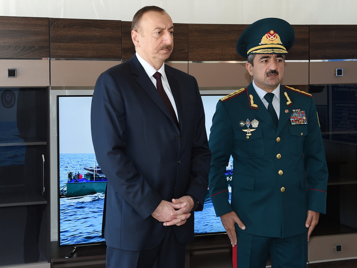 Ильхам Алиев поздравил Эльчина Гулиева в связи с водружением флага Азербайджана на Худаферинском мосту