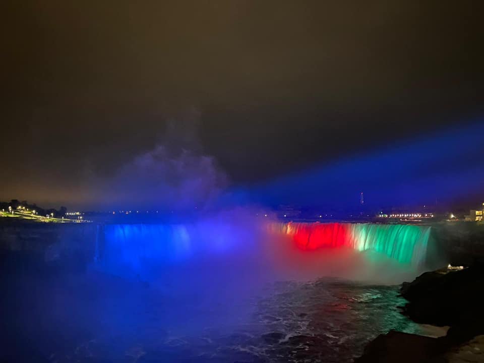 Ниагарский водопад окрасился в цвета Государственного флага Азербайджана – ФОТО - ВИДЕО
