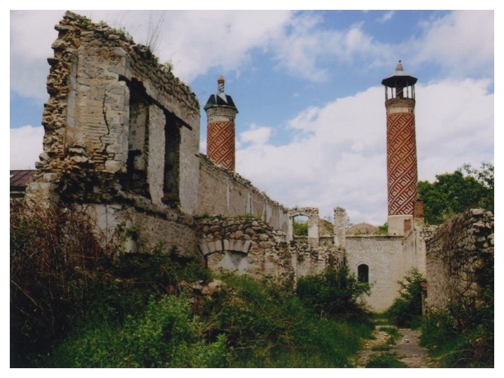 Большинство памятников на оккупированных территориях арменизированы или разрушены