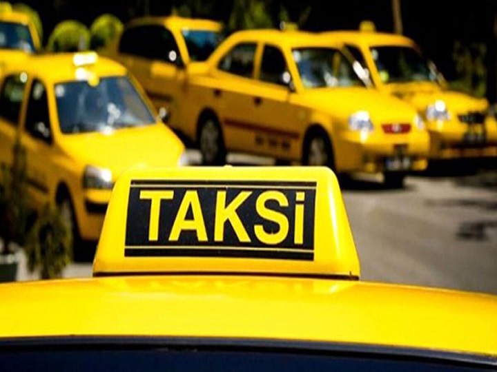 Beynəlxalq hava limanında daşıma xidmətləri göstərən taksi sürücülərinin NƏZƏRINƏ