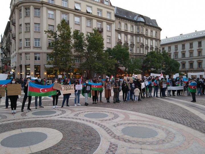 Budapeştdə Gəncə terroruna etiraz aksiyası keçirilib – FOTO