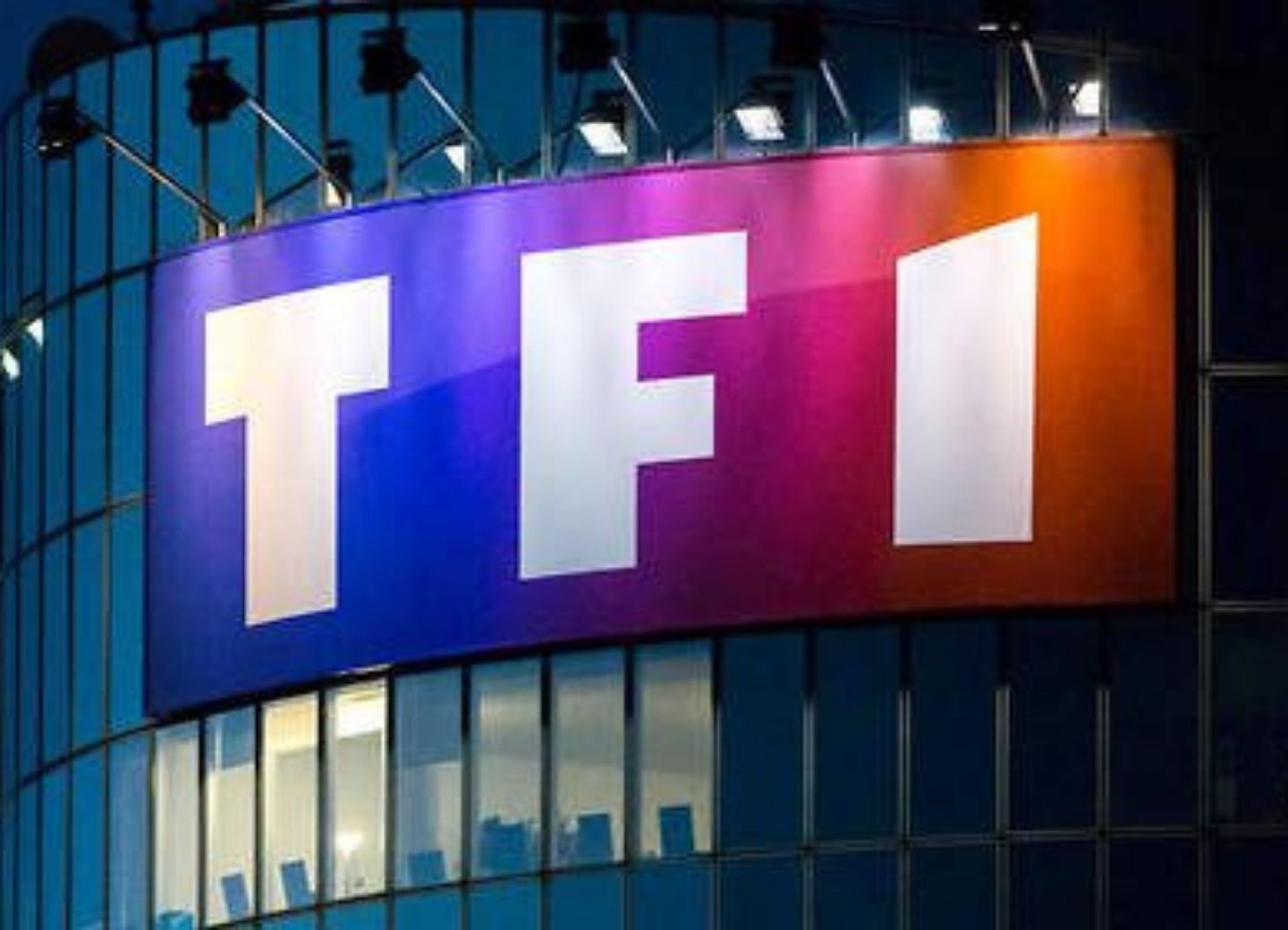 Армянское лобби постаралось: С сайта французского телеканала TF1 удален объективный репортаж с линии фронта в Карабахе