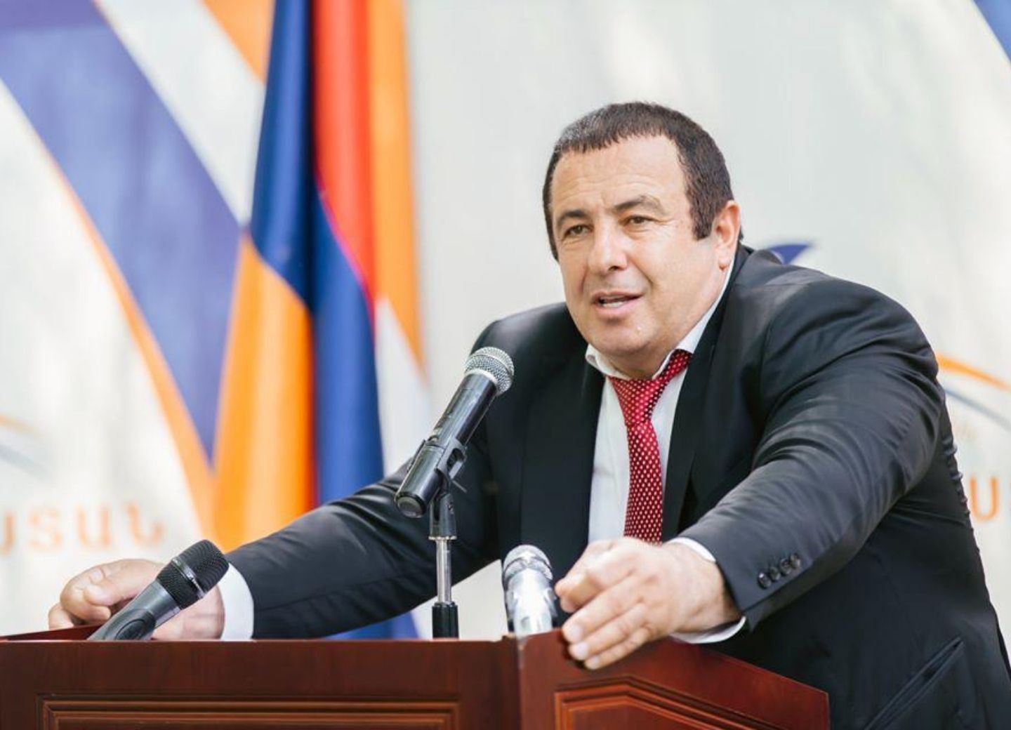 В Армении не осталось военных, в бой идут политические лидеры