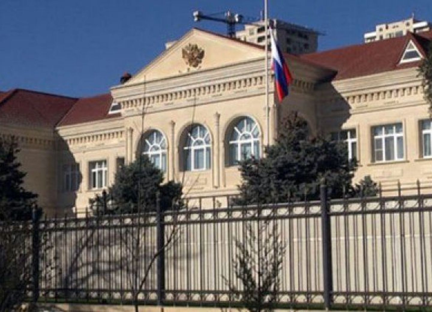 Посольство России распространило информацию о скончавшемся в результате ракетного обстрела по Гяндже подростке
