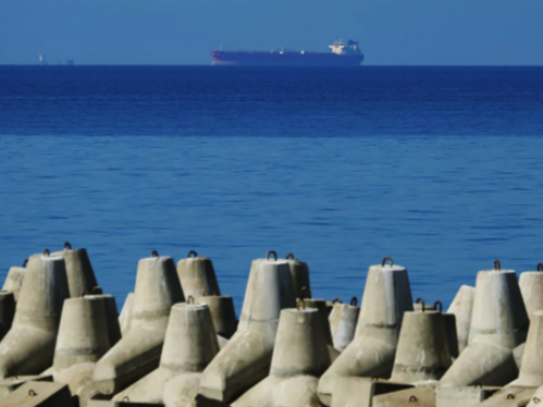На российском танкере в Азовском море прогремели взрывы