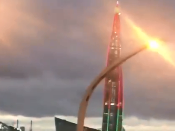 Башня «Газпрома» в России окрасилась в цвета Азербайджанского флага - ВИДЕО
