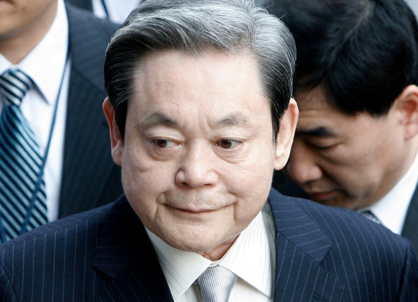 Скончался глава компании Samsung Ли Гон Хи