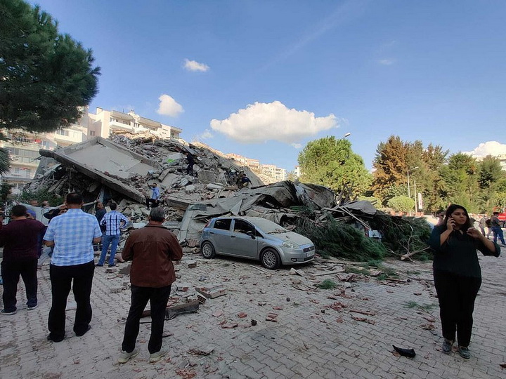 Азербайджан предложил Турции помощь в связи с землетрясением в Измире