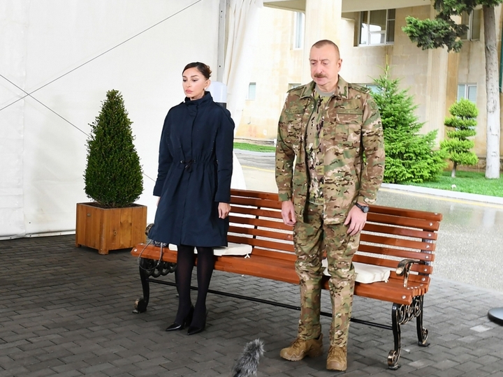 Prezident və birinci xanımın müalicə olunan hərbçilərlə görüşündə şəhid olmuş şəxslərin xatirəsi yad edilib