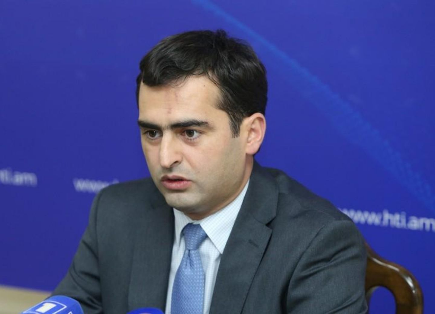 Армянского министра, смотревшего порно в cвоем кабинете, увольняют за неудачи в создании беспилотников