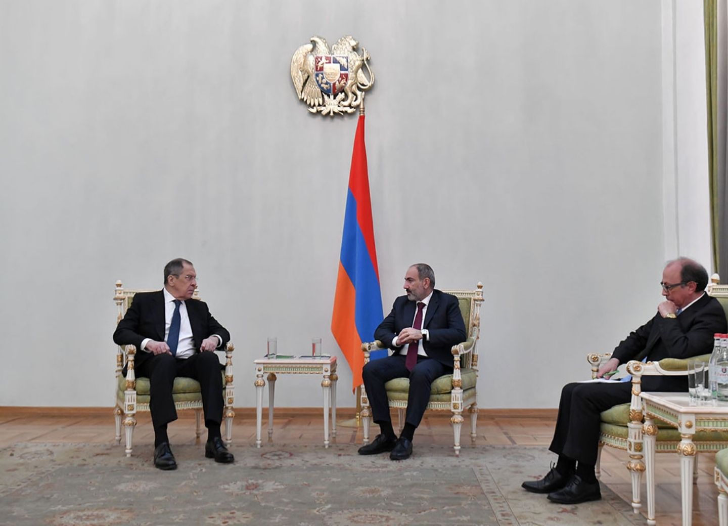 МИД России объяснил отсутствие флага страны на встрече Лаврова и Пашиняна