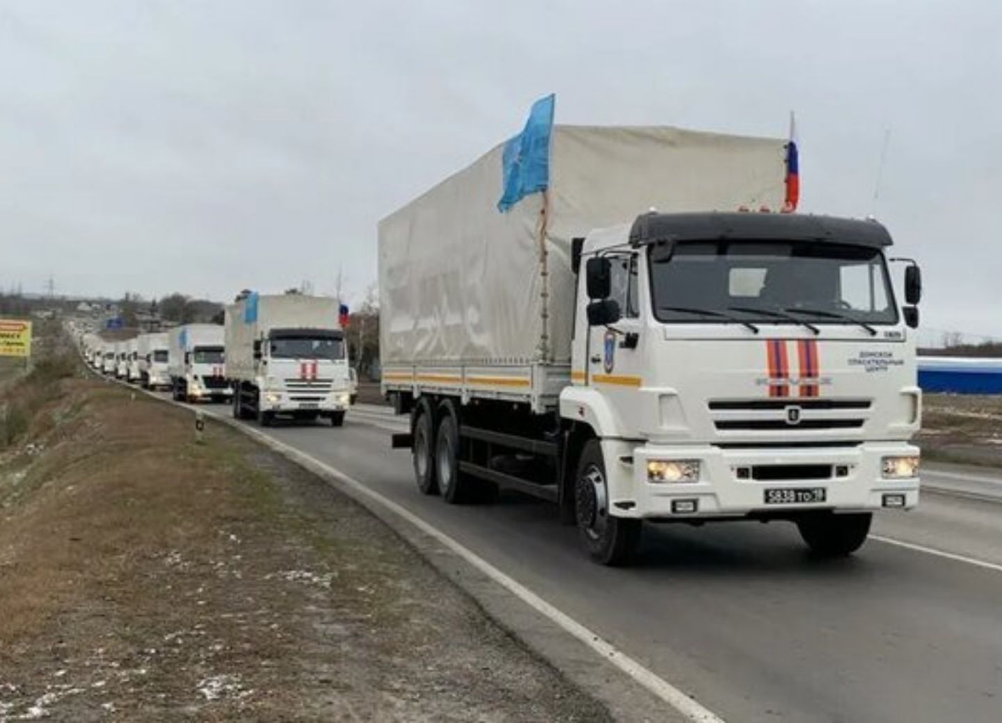 Вторая колонна МЧС России с гуманитарным грузом выдвинулась из Ростовской области в Карабах