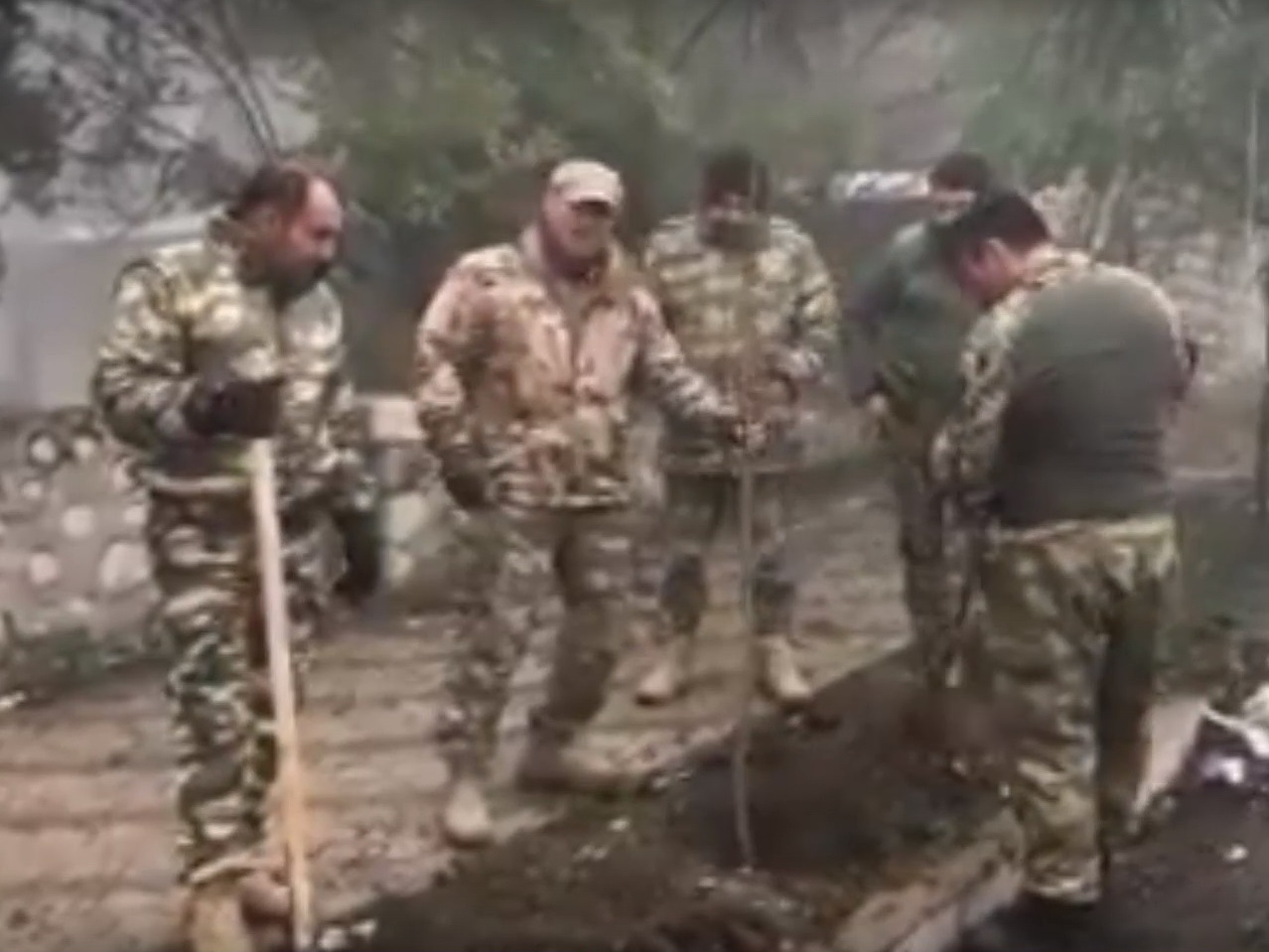 Азербайджанские военнослужащие посадили деревья в Шуше - ВИДЕО