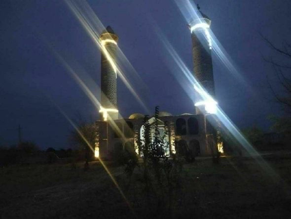 В Агдаме освещена Джума-мечеть