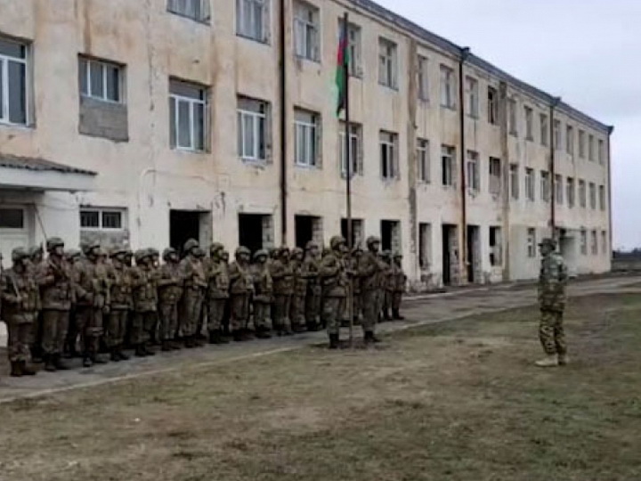 Перед школой в агдамском селе Гюлаблы поднят флаг Азербайджана – ФОТО – ВИДЕО