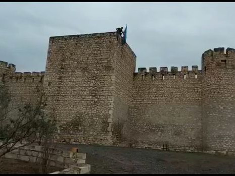 Азербайджанский флаг водружен на агдамскую крепость Шахбулаг – ВИДЕО
