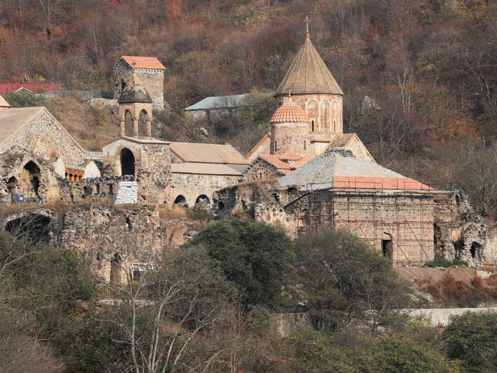 Очевидный пример армянских фальсификаций – албанский монастырь Худавенк