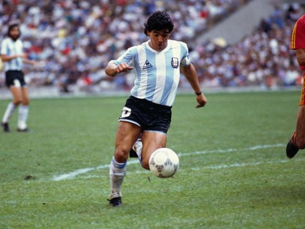 Памяти Диего Марадоны: футбольный гений, великий и несовершенный