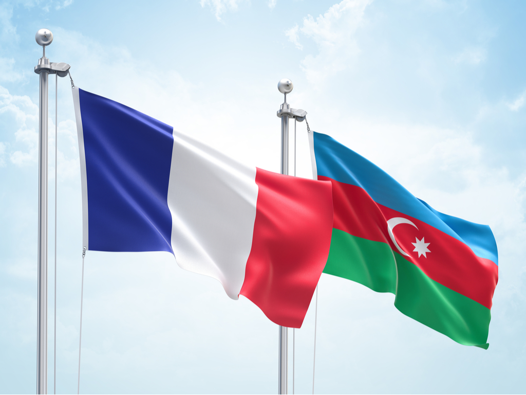 В Азербайджане призывают отозвать посла из Франции