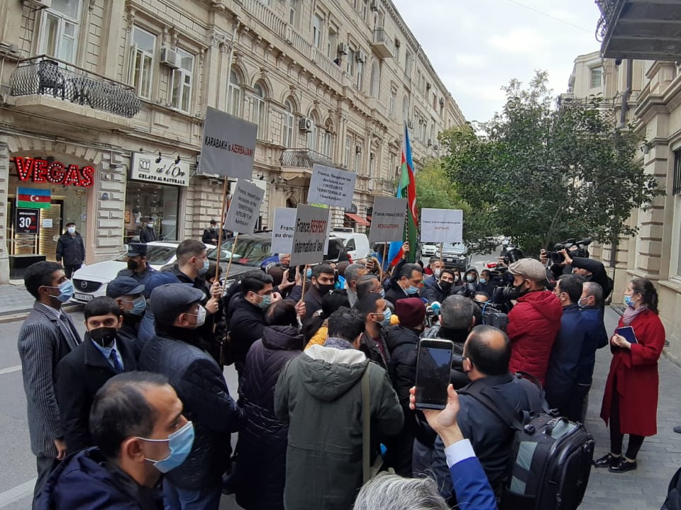 Перед посольством Франции в Баку проходит акция протеста – ФОТО - ВИДЕО