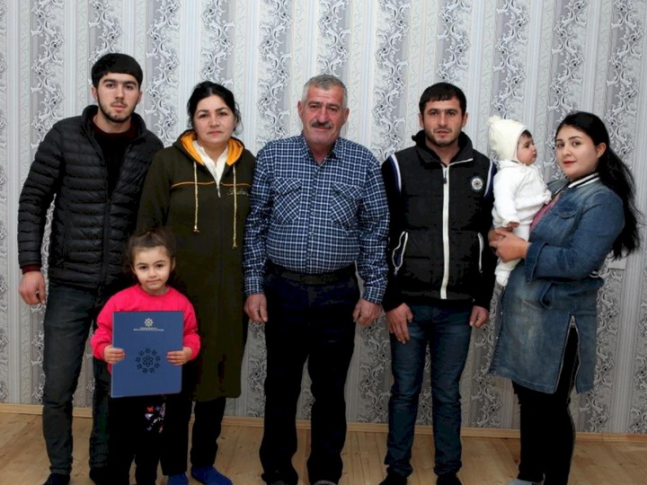 Семьям шехидов и инвалидам Карабахской войны предоставлено жилье - ФОТО