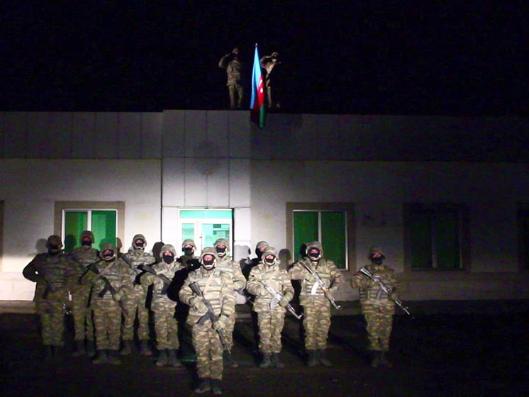 В освобожденном от оккупации Лачинском районе поднят Азербайджанский флаг – ВИДЕО