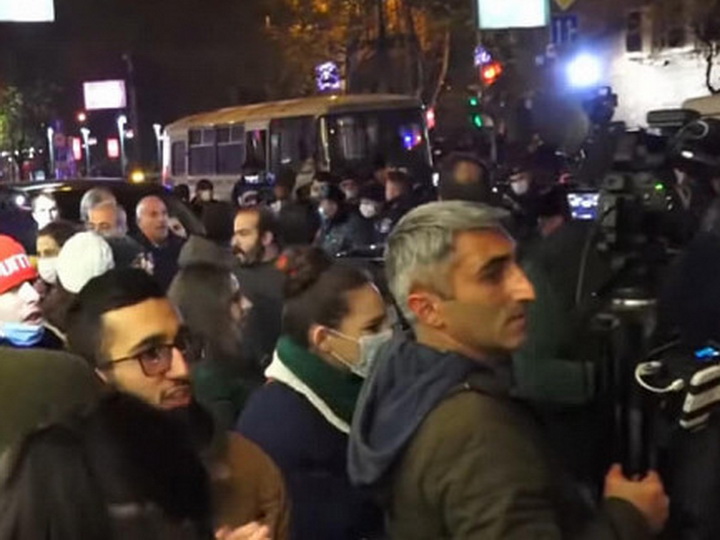 Очередной митинг в Ереване: протестующие требуют отставки «предателя Пашиняна» - ВИДЕО