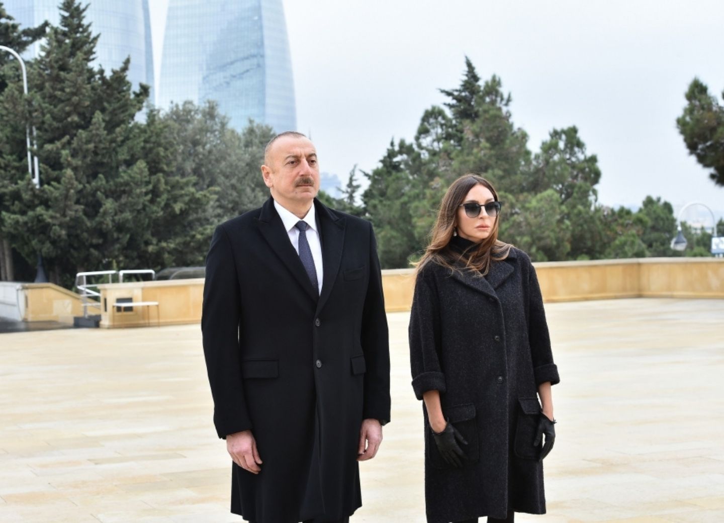 Президент Азербайджана Ильхам Алиев и первая леди Мехрибан Алиева посетили Аллею шехидов - ФОТО - ВИДЕО