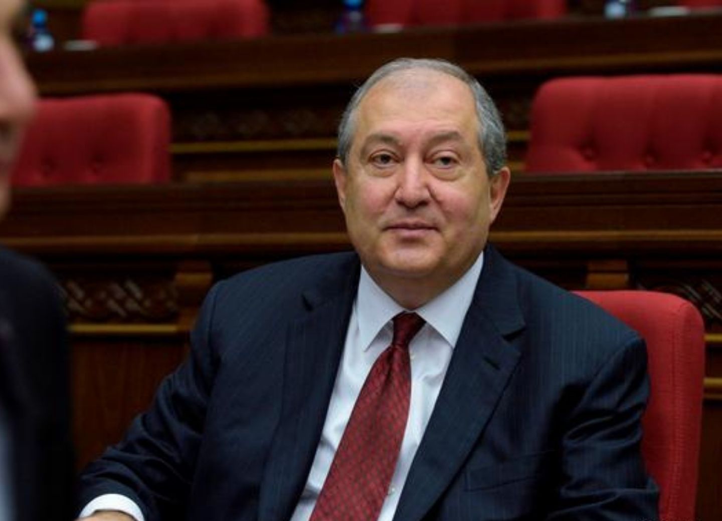 Eurasianet: Президент Армении ведет свою игру и желает занять кресло премьера