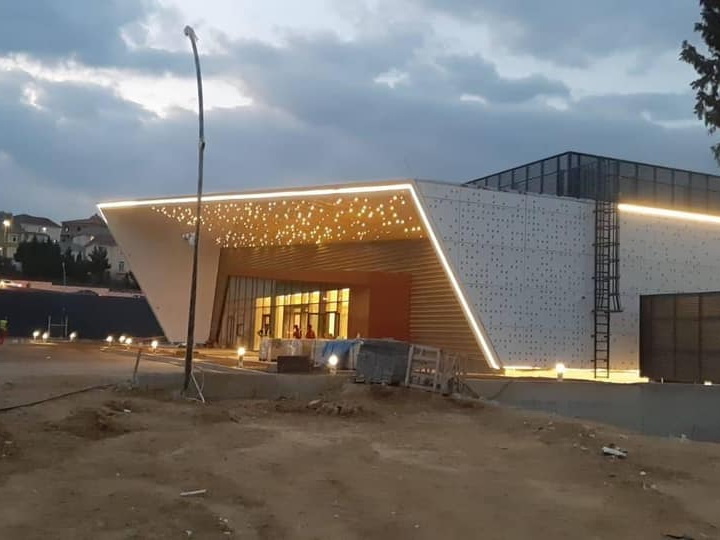 «Здание со звездным небом»: Строительство Zefir Mall близится к завершению – ФОТО