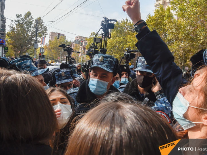 Протестующие заблокировали проспект в Ереване – ОБНОВЛЕНО - ВИДЕО