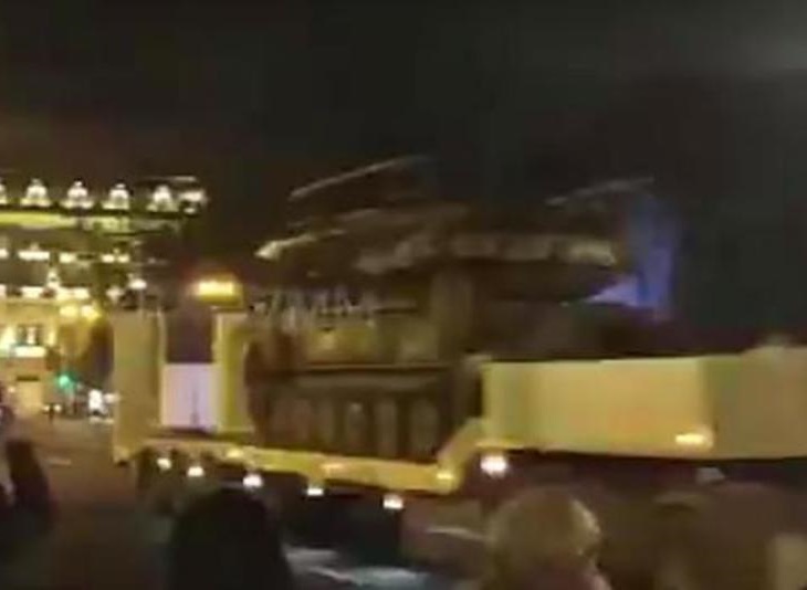 Ermənilərdən alınan tanklar Bakıda - VİDEO