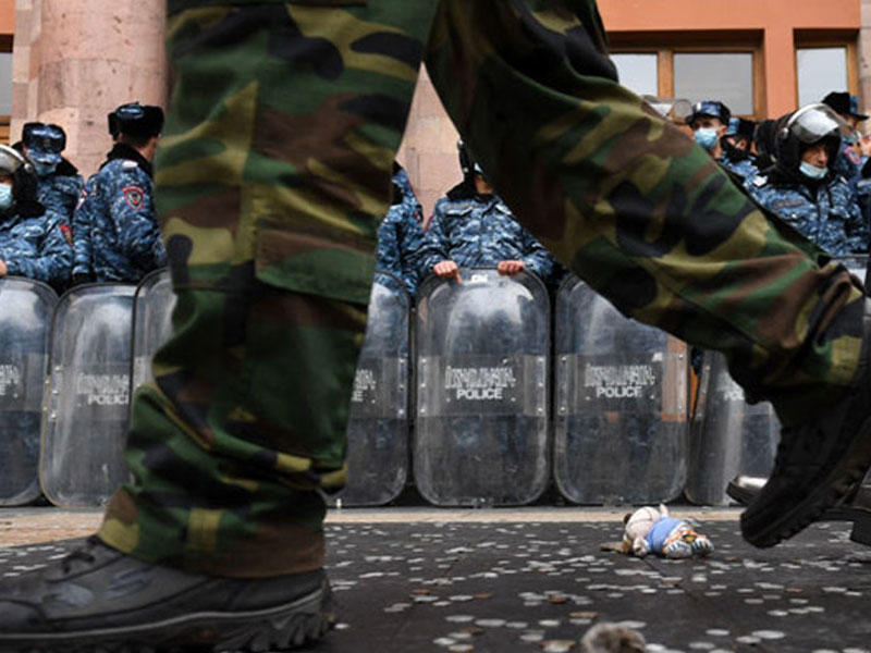 İrəvanda polislərlə etirazçılar arasında yenidən toqquşma olub - VİDEO