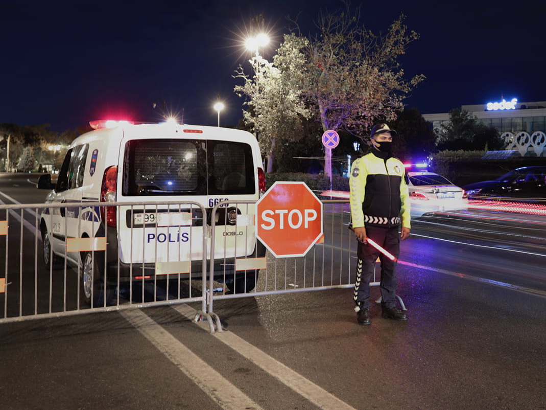 Дорожная полиция: В Баку восстановлены карантинные посты