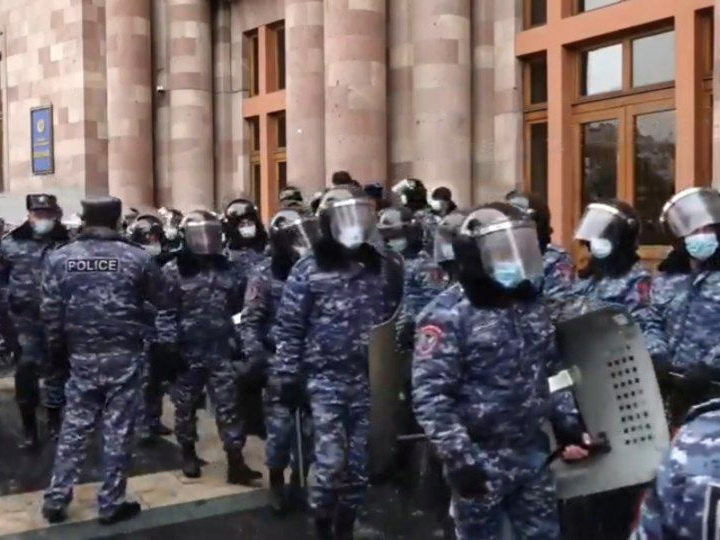 Оппозиция требует объявить вотум недоверия Пашиняну: у парламента напряженная ситуация – ВИДЕО - ОБНОВЛЕНО