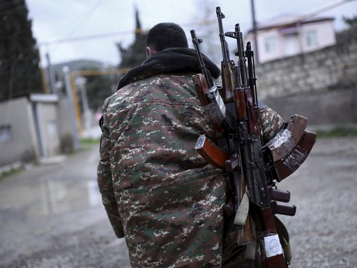 В Армению массово перевозят оружие из Карабаха