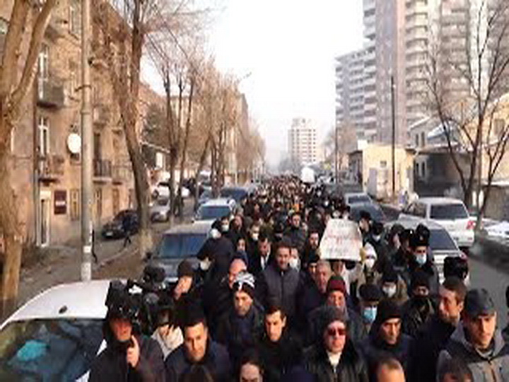 В Иреване проходит шествие с требованием отставки Пашиняна - ВИДЕО