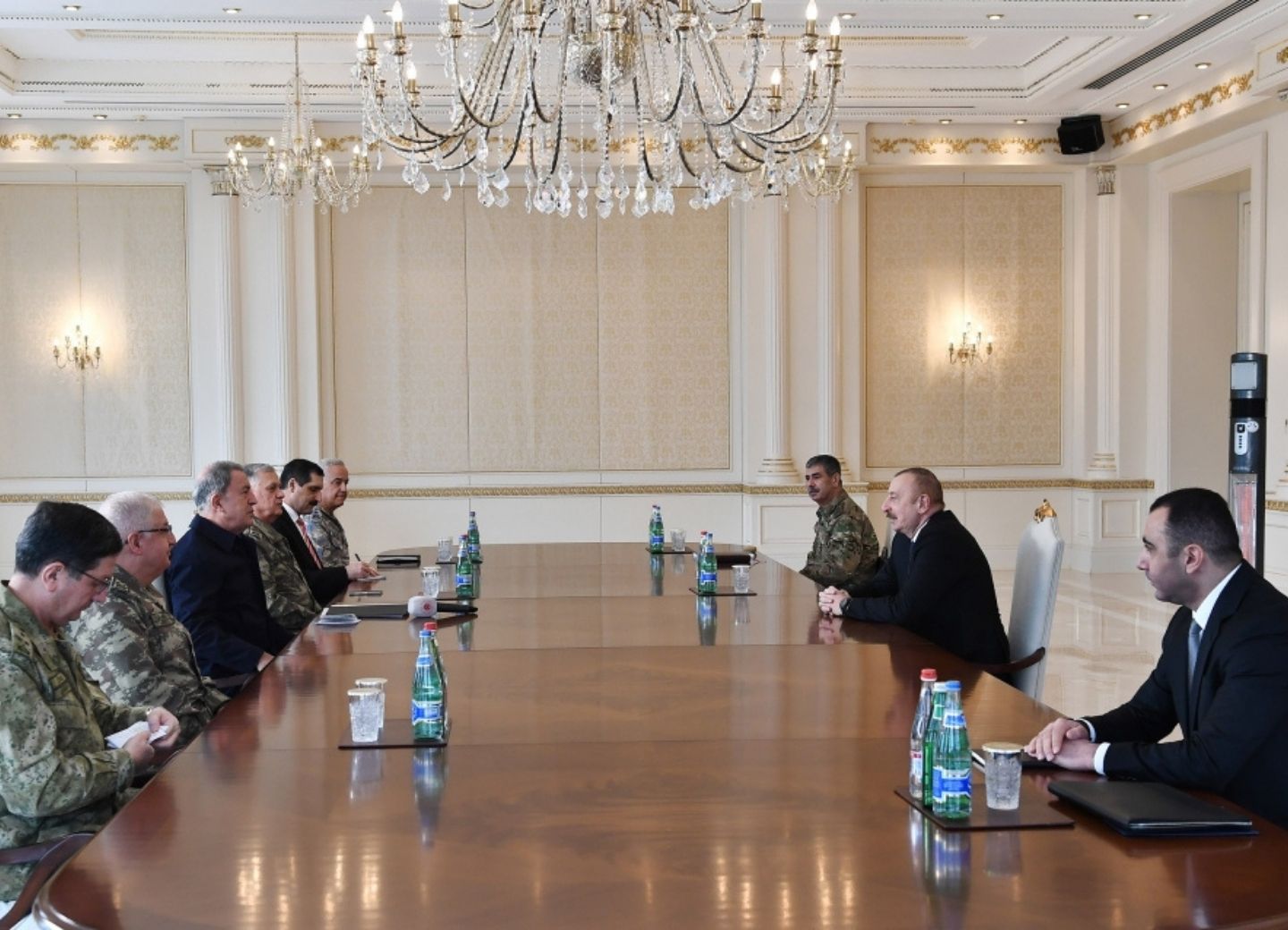 Президент Ильхам Алиев принял делегацию во главе с министром национальной обороны Турции - ФОТО