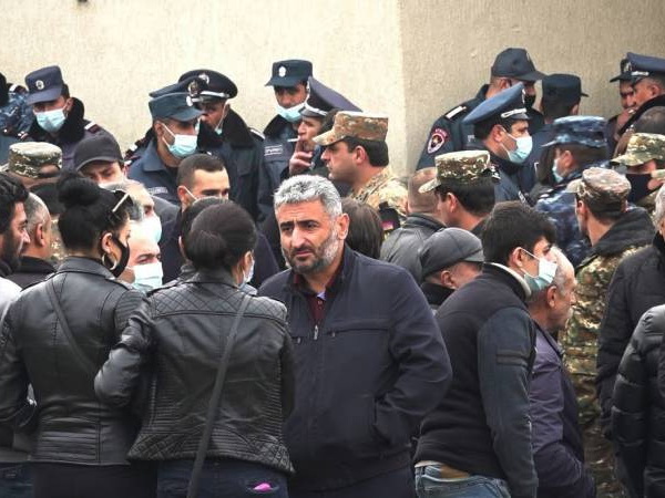Родители без вести пропавших в Карабахе военнослужащих вновь проводят акцию протеста в Иреване