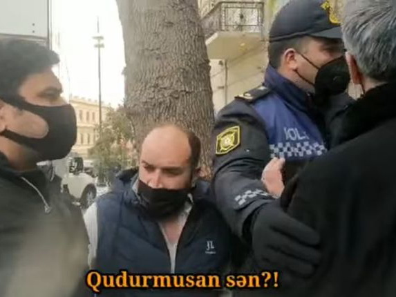 В Баку полицейские грубо обращались с семьями шехидов: Реакция МВД